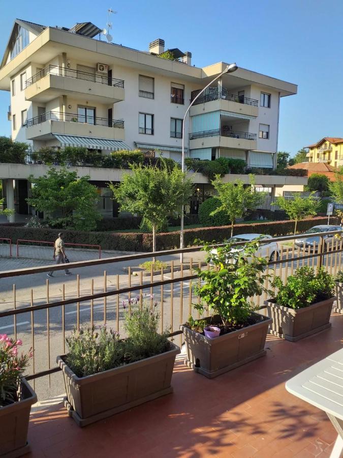 Sesto Calende Centro Appartement Buitenkant foto